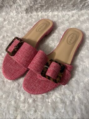 NIB Pink Slide Sandals with Tortoiseshell Buckle